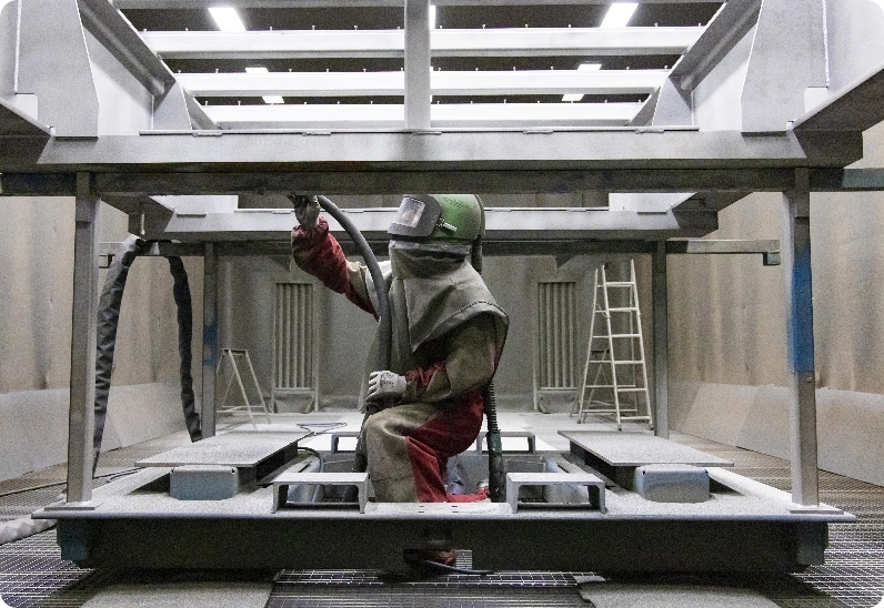Traitement de surface d'une grande structure métallique